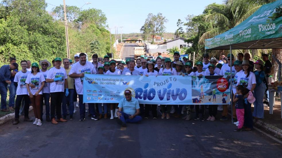 Projeto Rio Vivo recolhe mais de 300 quilos de resíduos às margens do rio Diamantino