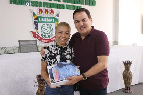Prefeitura de Diamantino entrega tablets e uniformes para Agentes Comunitários de Saúde